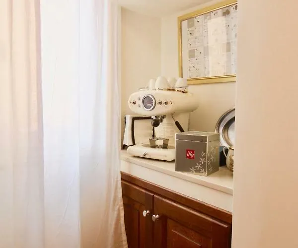 Visione Via Sant'andrea Delle Fratte, 36 *